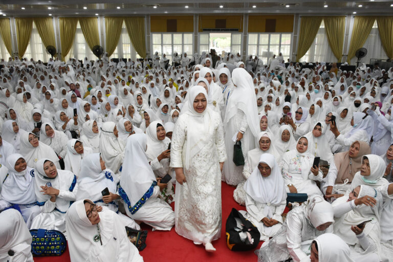 Nawal Lubis Hadiri Zikir Akbar PMTI Kota Medan