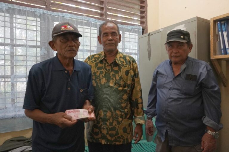 PTPN IV Serahkan Sugu Jati untuk Penggarap, Eksekusi Lahan Kebun Balimbingan Lancar