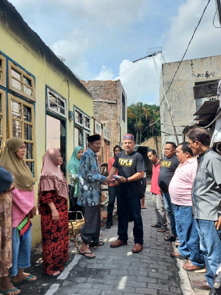 Marga Lubis Sedunia Bantu Korban Kebakaran di Medan Tembung