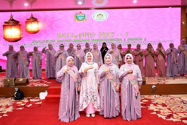 Nawal Lubis Lantik Pengurus Majelis Muslimah Berzikir Sumut