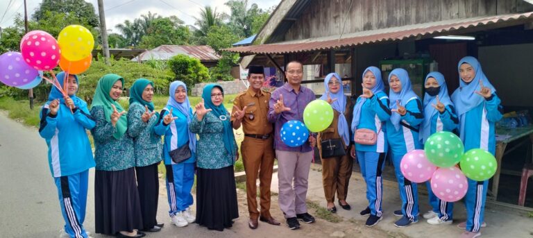 Surkani Ketua FPKM Sambangi Posyandu Pelangi Desa Pematang Tengah