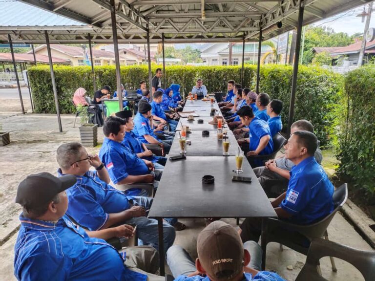 Ketua DPC Partai Demokrat Padang Sidempuan Gelar Pertemuan Internal Bersama Pengurus