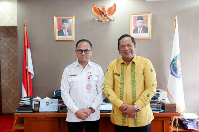 Drajat Wisnu Setyawan Berikan Penghargaan Pada Pemkot Sidempuan Gerakan Nasional Revolusi Mental