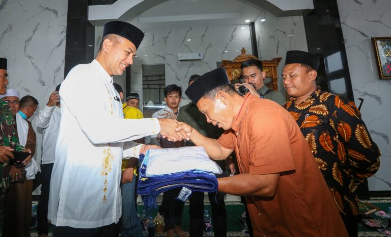 Hadiri Isra Mikraj di Masjid Al-Muttaqin, Ijeck Ingatkan Warga Makmurkan Masjid