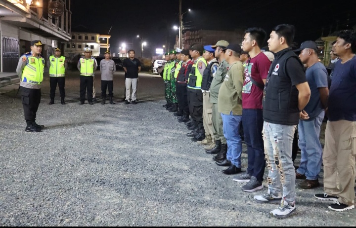 Kapolres Simalungun Pimpin Patroli Skala Besar Pastikan Sholat Tarawih Nyaman