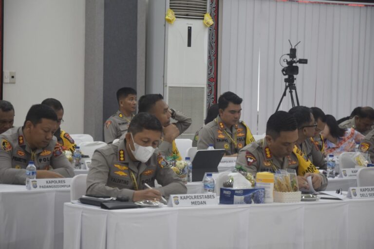 Tingkatkan Kinerja Anggota, Kapolrestabes Medan Hadiri Anev dan Rapat Pimpinan di Polda Sumut