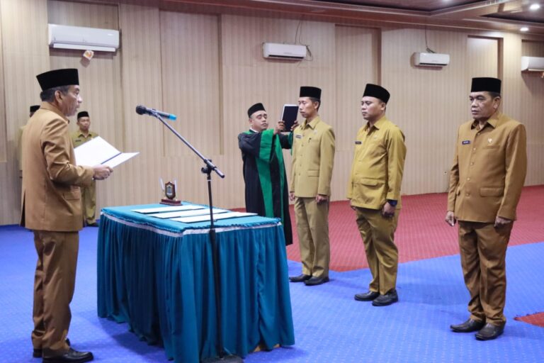 Sekdako Binjai Lantik Tiga Pejabat Administrator di Lingkungan Pemko Binjai