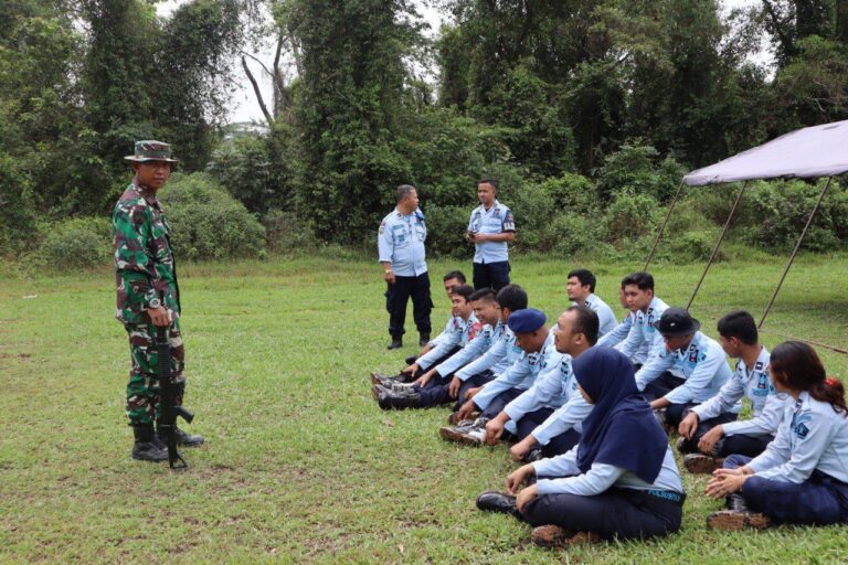 Petugas Rutan Tanjung Pura Latihan Fisik Bersama Yonif 8 Marinir Pangkalan Berandan