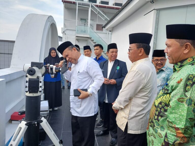 Kemenagsu Rukhyatul Hilal di Anjungan Lantai IX Kantor Gubsu