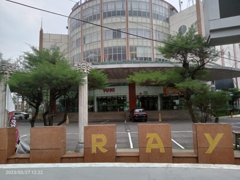 Miris, Karyawan Dipecat Tanpa Pesangon Hingga Ijazah Ditahan