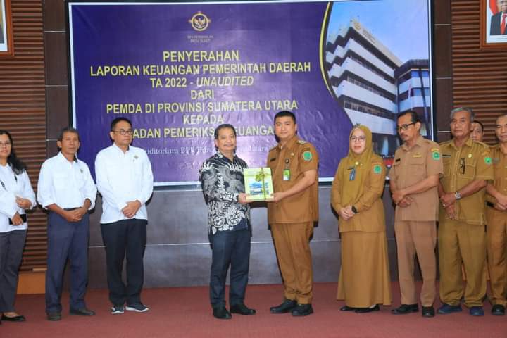 Bupati Labura Serahkan LKPD Unaudited Tahun 2022