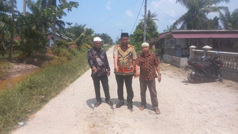 Surkani Minta Kadis PUPR Langkat Perbaiki Jalan Medan Dua