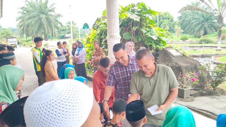 Manajemen PTPN IV Unit Adolina Berikan Tali Asih Kepada Yatim Piatu