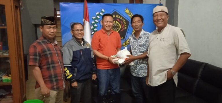 Rumah Aspirasi Sihar Sitorus Center Salurkan Paket Sembako PWI Tabagsel Merajut