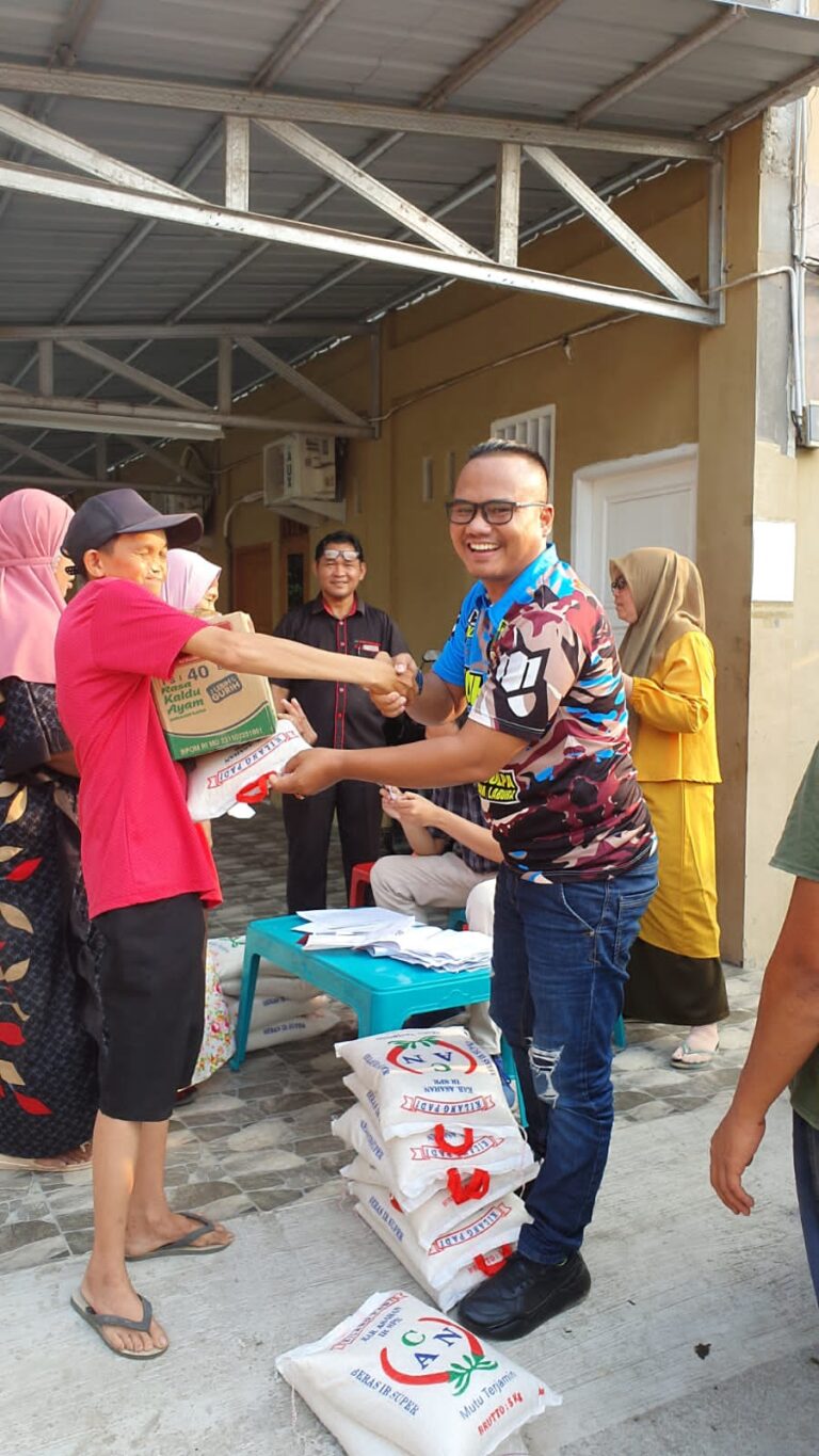 PT. Sawit Sumatera Perkasa Berbagi Sembako ke Masyarakat