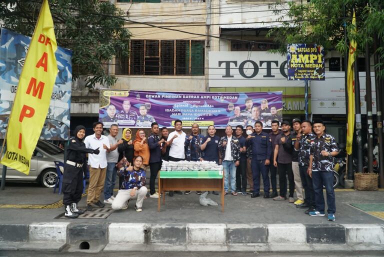 Berkah di Bulan Ramadhan, Passus AMPI Kota Medan Berbagi 350 Takjil