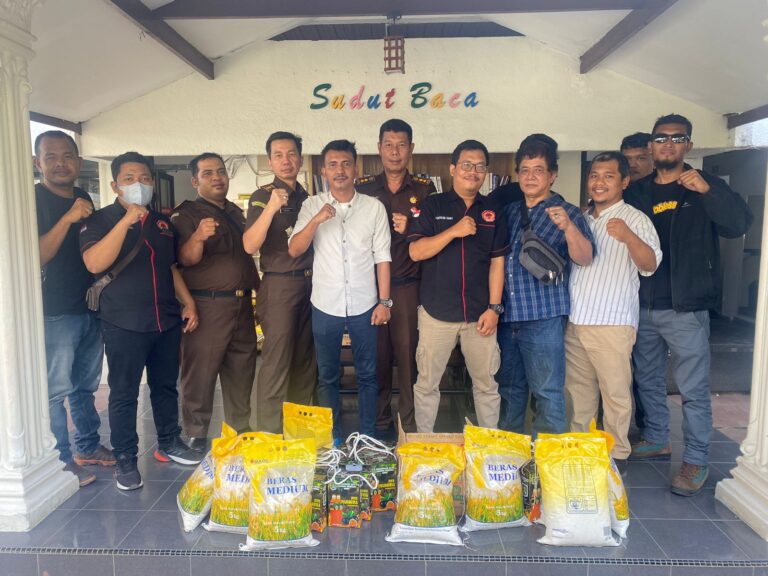 Kejari Medan – Forwakum Sumut Salurkan Ratusan Paket Sembako 