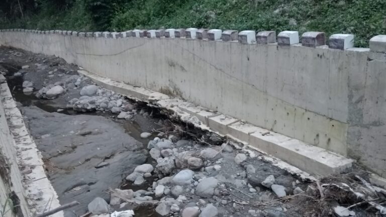 Pelaksanaan Proyek Pengendalian Daya Rusak Sungai Pintu Bosi Diduga Tak Menggunakan Spek Teknis