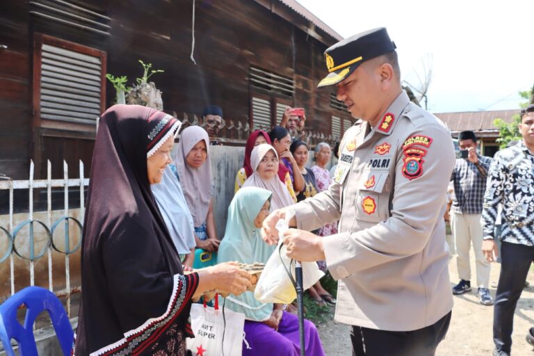 AKBP Dwi Prasetyo : Mudah-mudahan Sembako Ini Bisa Bermanfaat Pada Bulan suci Ramadhan