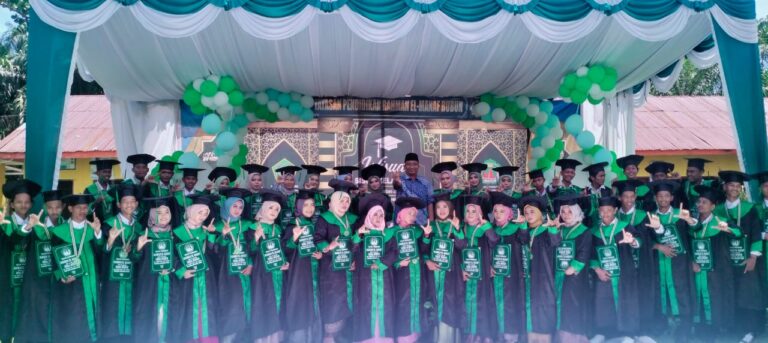 Surkani Hadiri Wisuda Aliyah Yayasan Pendidikan Rahman El-Manaf Bubun