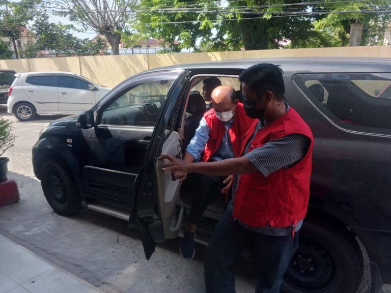 Kejari Tahan 2 Tersangka Korupsi Penerimaan Pembayaran PBB dan BPHTB