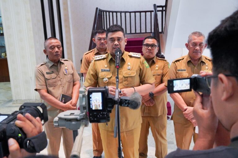 Tidak Solid Berkerja, Wali Kota Medan Pecat Dirut PUD Pembangunan
