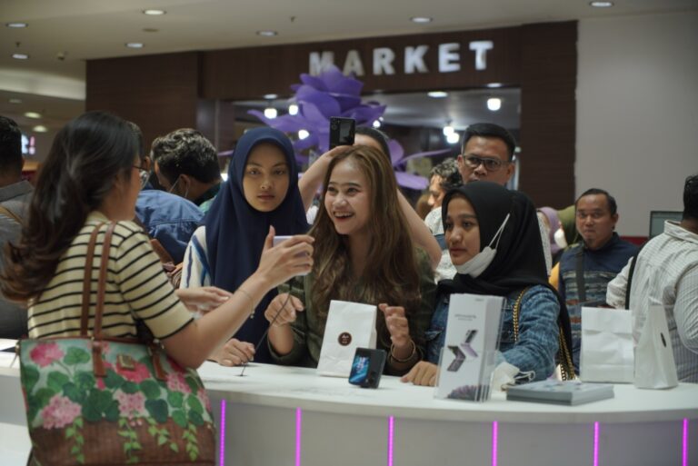 OPPO Find N2 Flip Hadir di Medan, Masyarakat Antusias Dapatkan HP Lipat Terbaik Ini