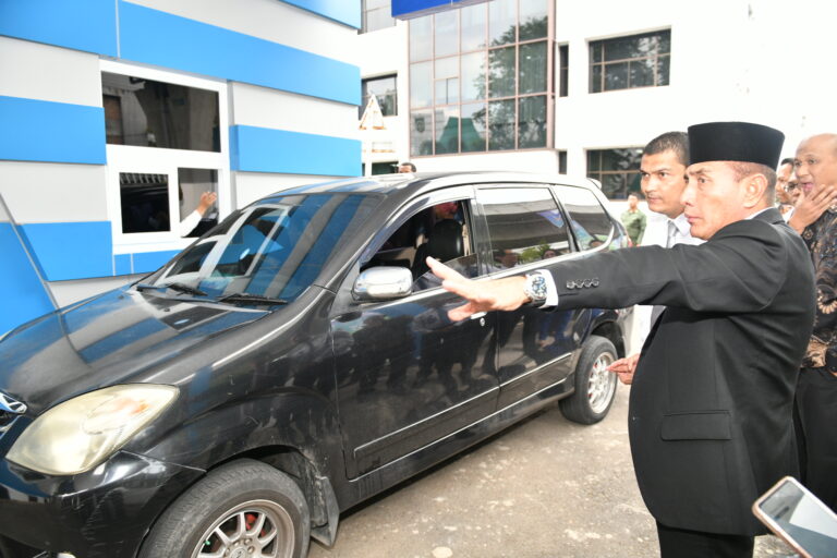Edy Rahmayadi Resmikan Layanan Drive Thru Perumda Tirtanadi