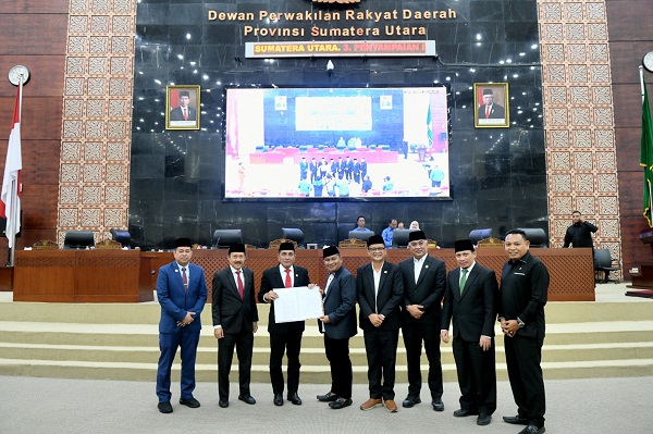 Edy Rahmayadi Jawab Tentang Proyek Jalan dan Wisma Siosar ke DPRD Sumut