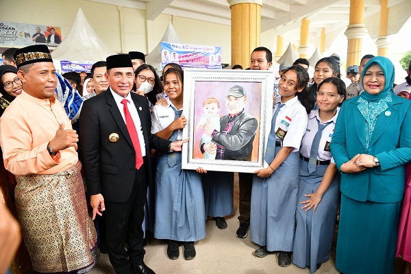 Gubernur Edy Rahmayadi Pimpin Upacara Harkitnas dan Hardiknas
