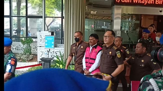 Terjerat Kasus Dugaan Korupsi BTS, Menkominfo Johnny G Plate Resmi Ditahan