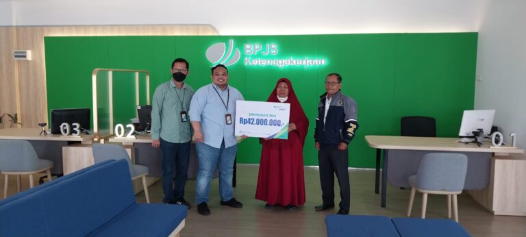 Ahli Waris Anggota PWI Sumut Terima Klaim JKM BPJS Ketenagakerjaan