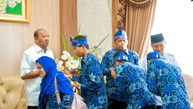 Syah Afandin Melepas Kafilah Langkat Ikuti STQ Sumut