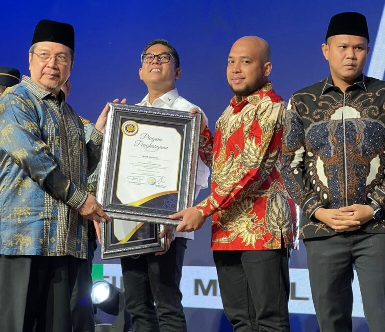 Dianggap Sebagai Tokoh Muda Inspiratif, Mora Harahap Terima ICMI Muda Award 2023