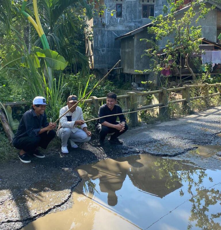 Pesan Warga Sidempuan : Kami Mau Jalan ke Angkola Julu Diperbaiki