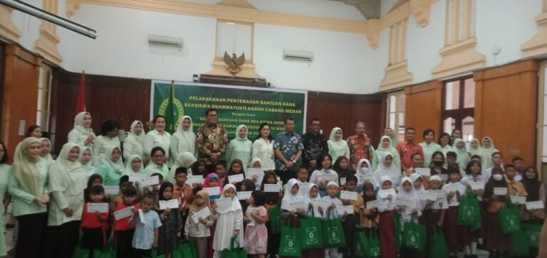 Peduli Pendidikan, Dharmayukti Karini Cabang Medan Serahkan Bantuan Dana Beasiswa