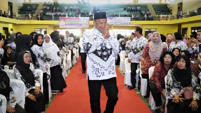 PGRI Gelar Seminar Internasional Pendidikan, Syah Afandin: Wujudkan Guru Profesional