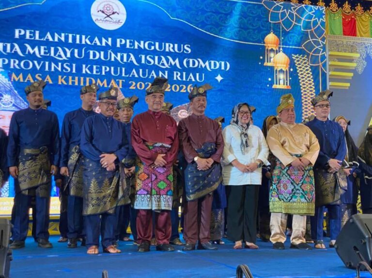 Tun Seri HM Ali Rustam Lantik Walikota Batam Jadi Ketua DMDI Kepri