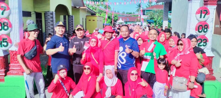 Surkani Jalan Sehat Bersama Masyarakat Desa Pematang Tengah