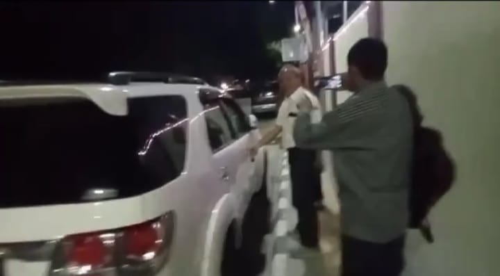 Setelah 5 Jam Lebih Diperiksa Polisi, Anggota TBPP Keluar dari Ruang Unit 1 Pidum Polres Samosir