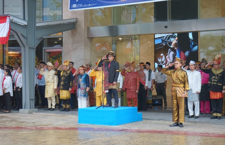 BRI BO Medan Putri Hijau Gelar Upacara HUT RI Ke-78 Gunakan Pakaian Adat Nasional