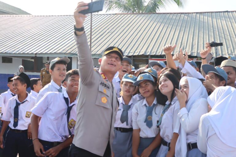 AKBP Joshua Tampubolon Beri Pesan Kamtibmas kepada Siswa SMP dan SMA Nurani Belawan