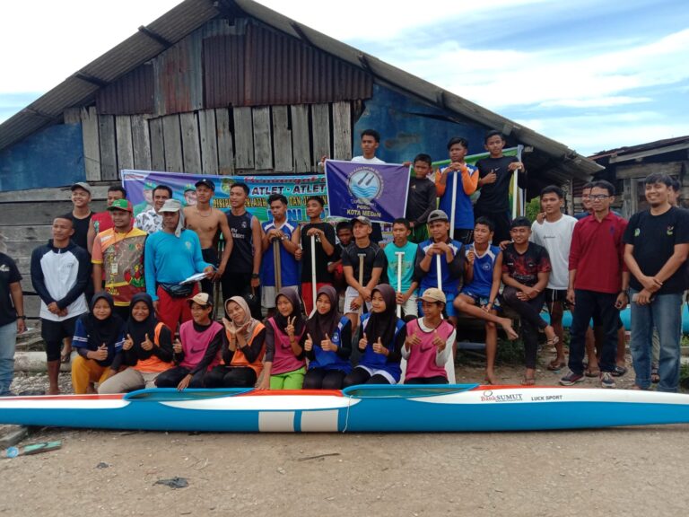 Medan Belawan Juara Umum Cabor Dayung Porkot Medan 2023