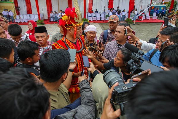 Musa Rajekshah Kenakan Baju Adat Nias Selatan di Peringati HUT RI ke-78