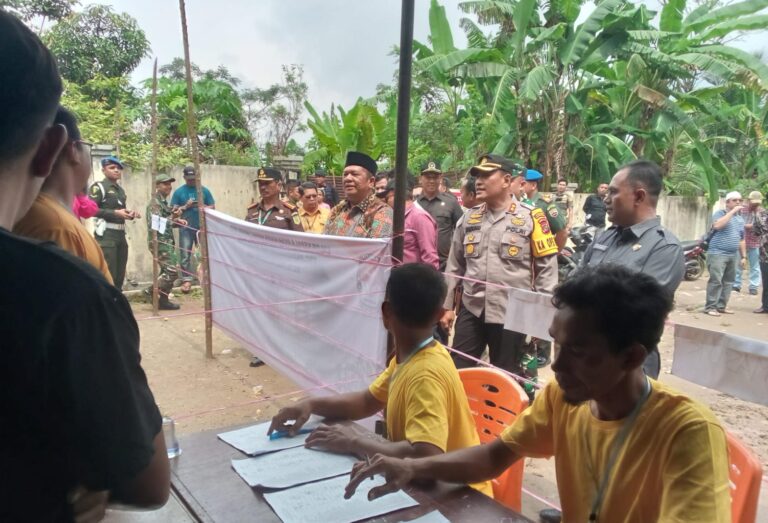 Pilkades, Wali Kota Padangsidimpuan Kunjungi TPS 1 dan 2, Ini Katanya!