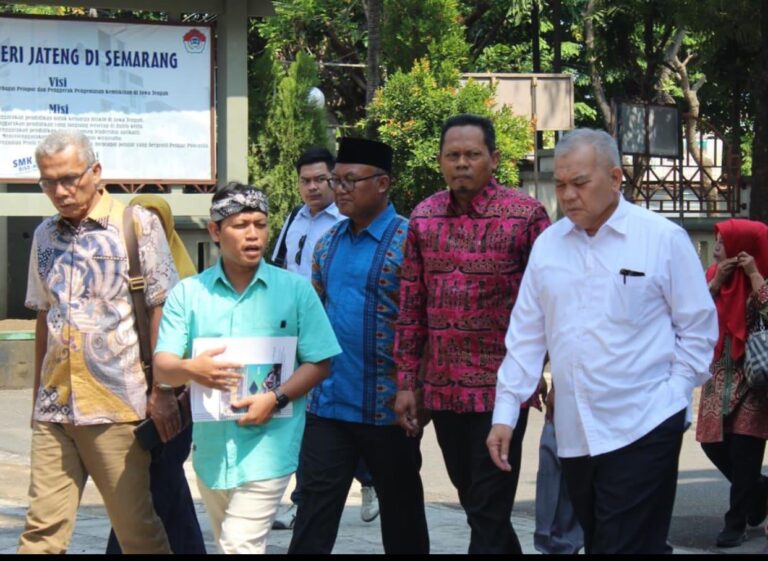 Kadis Pendidikan Sumut Kunjungi SMKN Jateng ‘Full Boarding’ Gratis yang Diapresiasi Presiden Jokowi