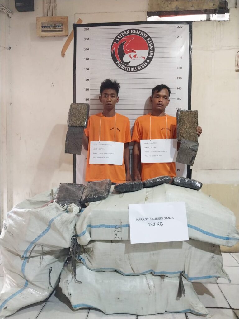 Polrestabes Medan Amankan 2 Kurir Ganja Asal Aceh dan 1 Mobil Sigra