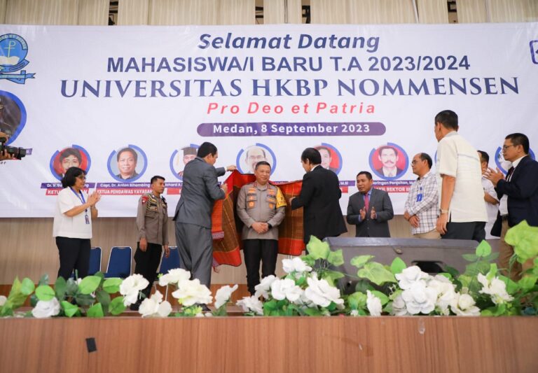 Di Hadapan Mahasiswa Baru, Kapolda Sumut Beri Ceramah Universitas HKBP Nomensen