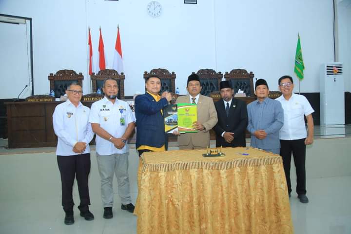 Bupati dan DPRD Kab Labura Tandatangani Nota Persetujuan Bersama Ranperda P-APBD TA. 2023