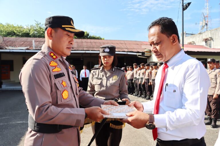 AKBP Dudung Setyawan Berikan Reward ke Personil Satreskoba : Tetap Jaga Nama Baik Polri